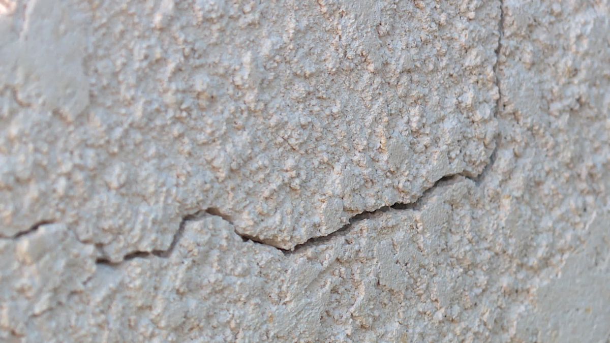 645a6e3070022_maisons-fissurees-00-00-11-04