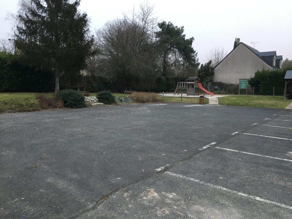 cour avec jeux 2.2025