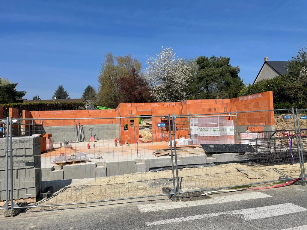 début des murs bâtiment commercial 23.03.26